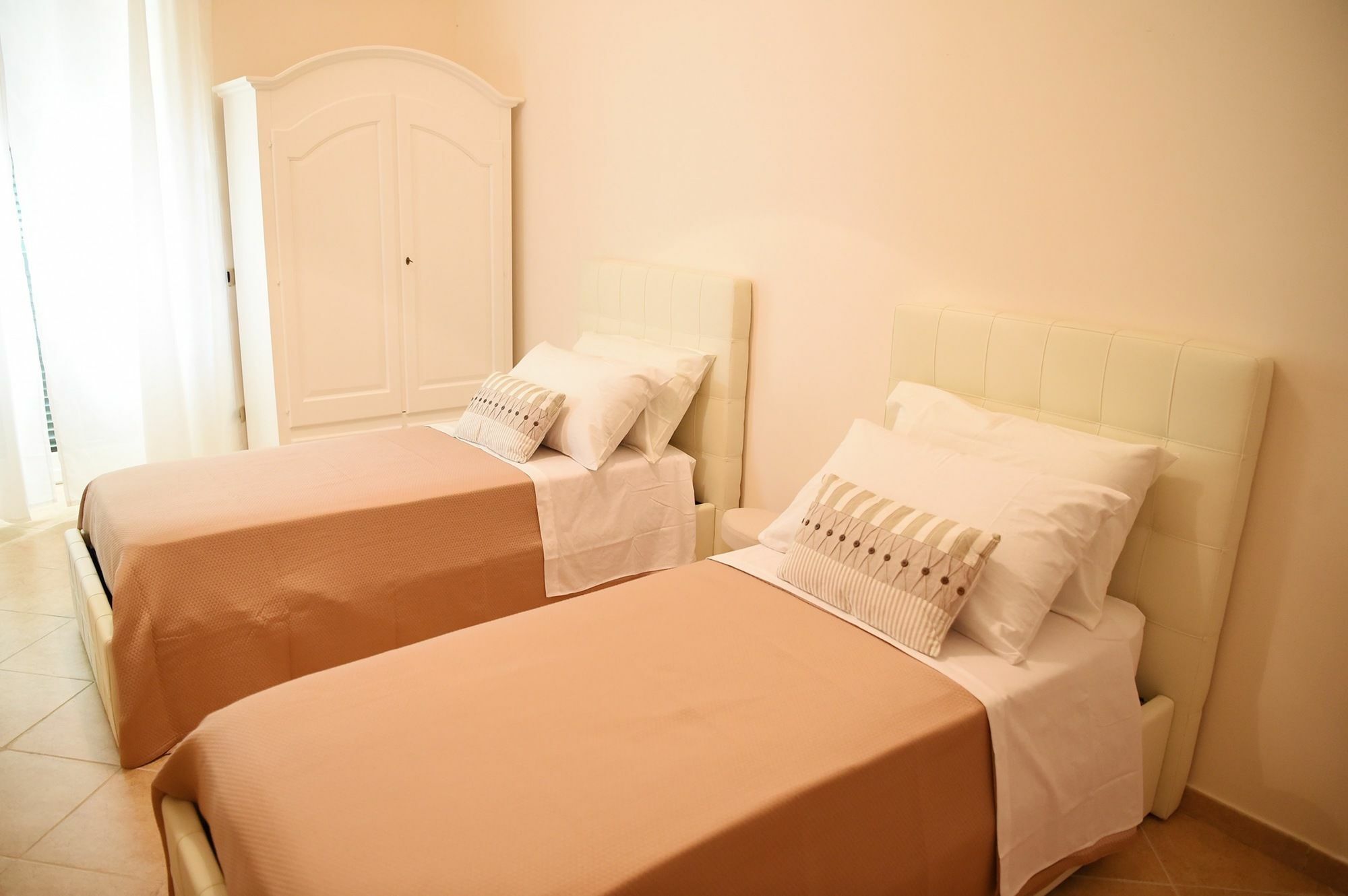 B&B Bonnes Suites Napoli Dış mekan fotoğraf