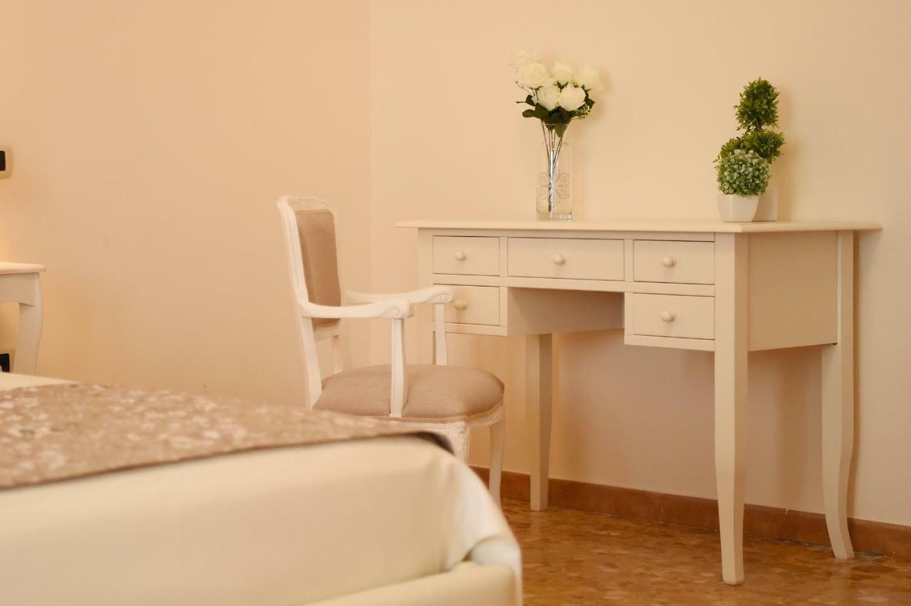 B&B Bonnes Suites Napoli Dış mekan fotoğraf